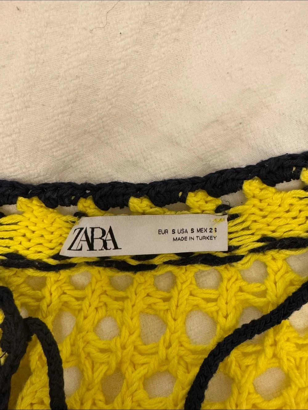 Zara Yellow Crochet V-Neck Sweater with Black Trim - Picture 2 of 2